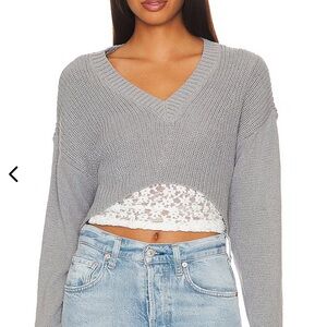 superdown Gray Cropped V-Neck Knit Sweater